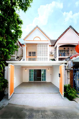 Townhouses for sale :     Fully Renovated Townhouse, Jomtien Beachside | 2 Bed, 2 Bath