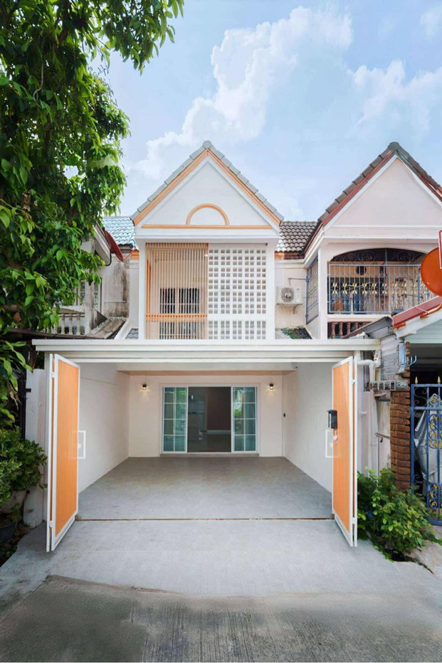 รูป รีโนเวทใหม่! ทาวเฮาส์จอมเทียนฝั่งทะเล 2ห้องนอน 2ห้องน้ำ - รูปที่ 1/11