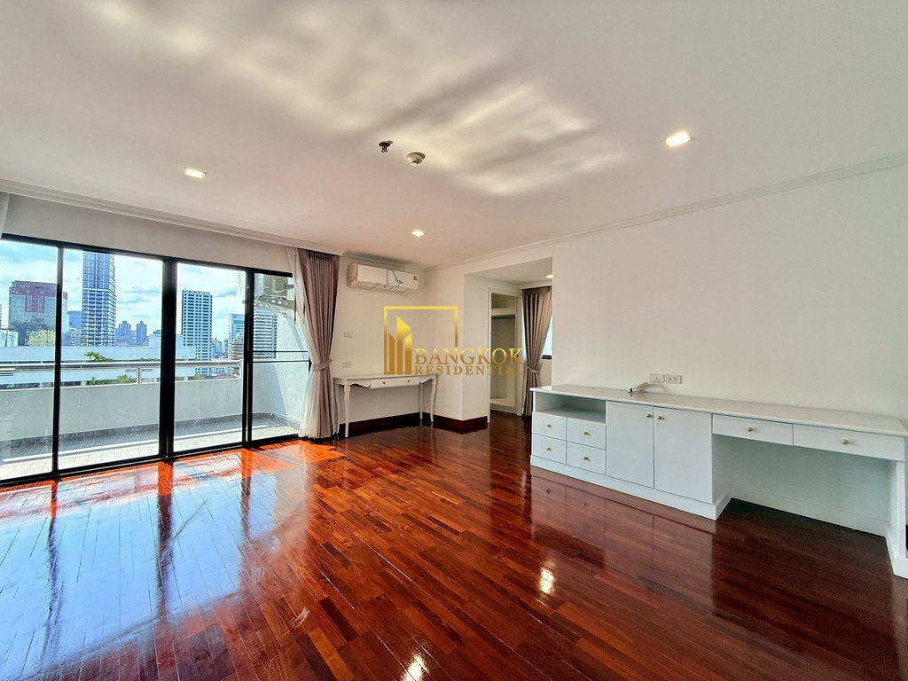 รูป Renovated 4 Bedroom Apartment For Rent in Sukhumvit 13 - BR20930AP - รูปที่ 21/53