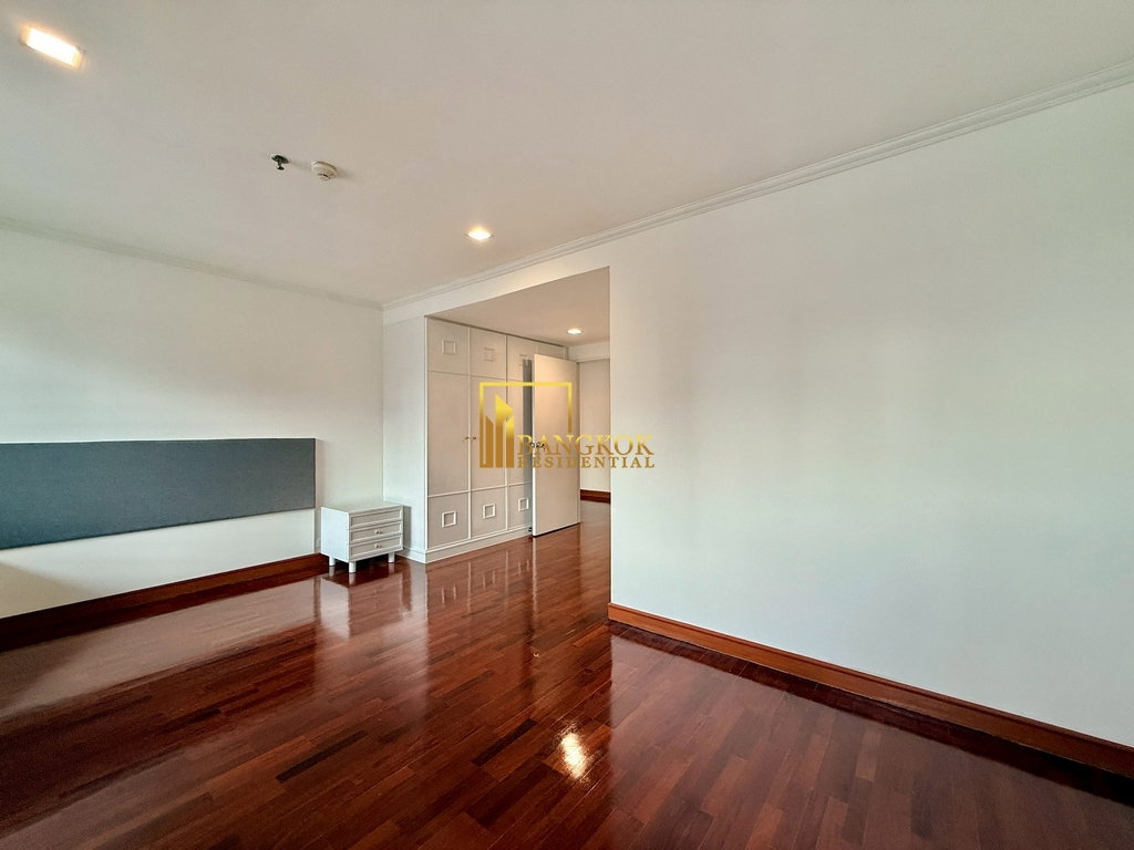 รูป Renovated 4 Bedroom Apartment For Rent in Sukhumvit 13 - BR20930AP - รูปที่ 35/53