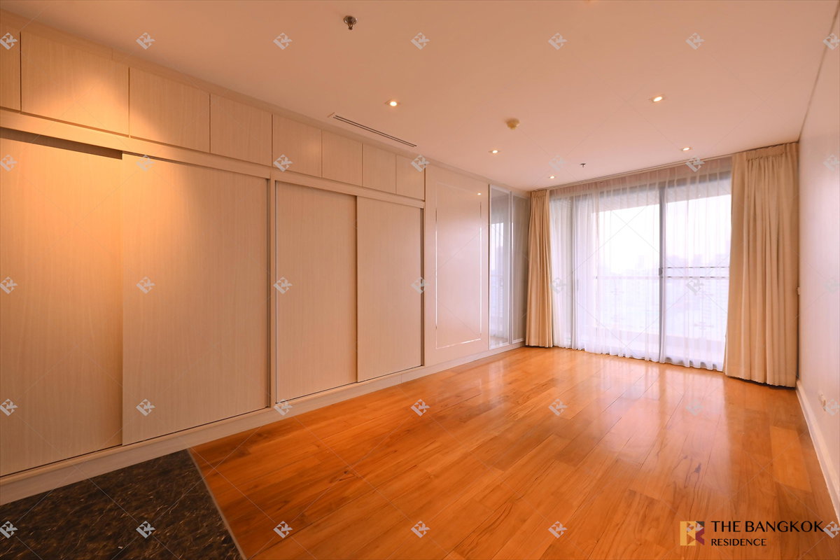 รูป  Spacious Unit at The Lakes 💎 Luxury high-floor unit with stunning views 🌃🏞️  - รูปที่ 8/11