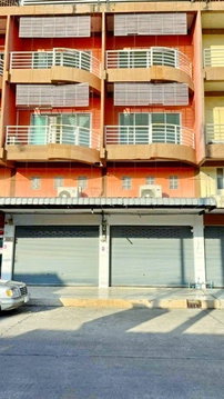 ใกล้ตลาดเซฟวัน 700 ม.นครราชสีมา ในเมือง สำเพ็งโคราช 300ม. อาคารพาณิชย์ 2 คูหา 3.5 ชั้น 6 นอน 8 น้ำ 25 ตร.ว. 304 ตร.ม.