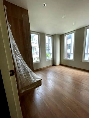 Condos for sale : AZA_079 FOR SALE  Manhattan Park Residences ( BTS Bearing ) 064 665 4666