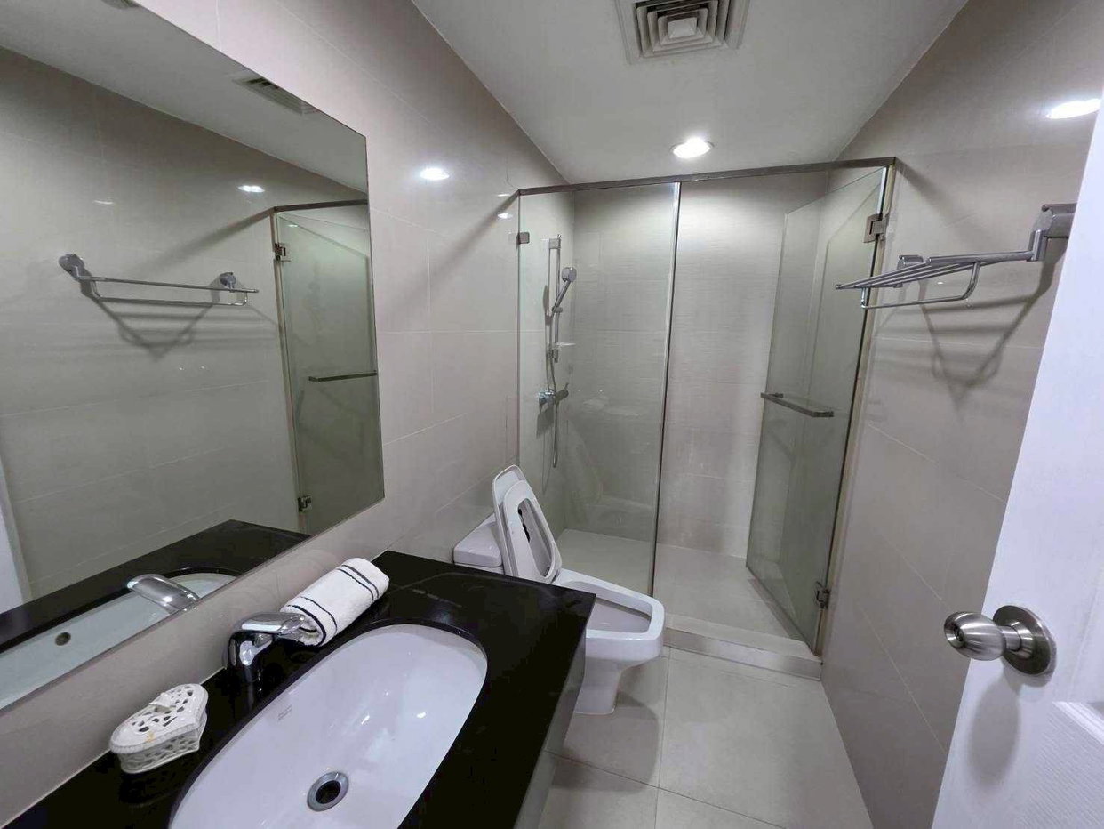 รูป LTH15210 – Luxury Spacious Condo for Rent Rama 9 | City Lifestyle Best Value | Near BTS Asoke | 140,000 THB | คอนโดให้เช่า พระราม 9 ห้องใหญ่พิเศษ คุ้มค่า ใกล้ BTS อโศก - รูปที่ 3/11