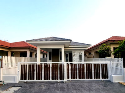 Townhouses for sale : 🏡 Newly renovated single-story house in "Than Mankong Village, Khlong 2" for only 2.29 million baht.