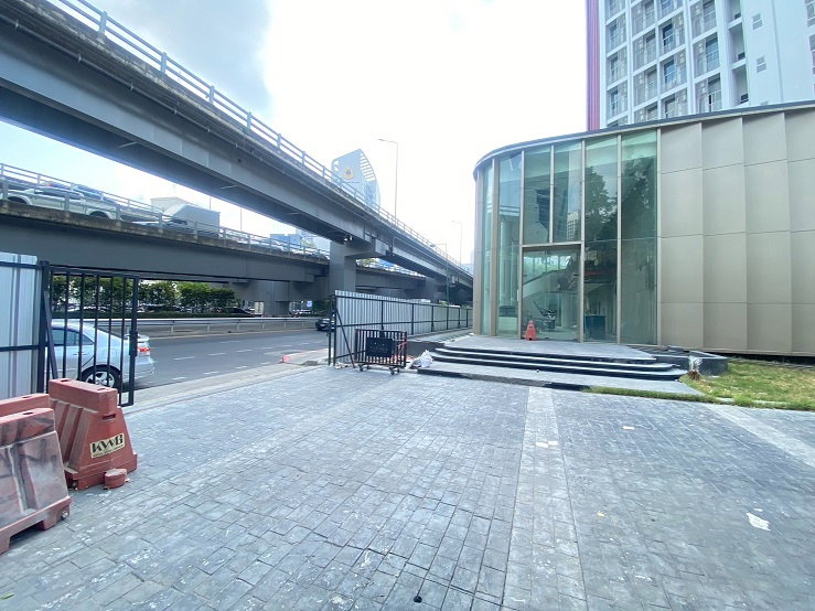 รูป ให้เช่าอาคาร 1.5 ชั้น พร้อมที่ดิน ใจกลางเมือง / ติดถนนพระราม 4 เขตบางรัก ใกล้ MRT สามย่าน 300 เมตร / เหมาะหลากหลายธุรกิจ ทำโชว์รูมได้ เช่าระยะยาวได้ - รูปที่ 1/15