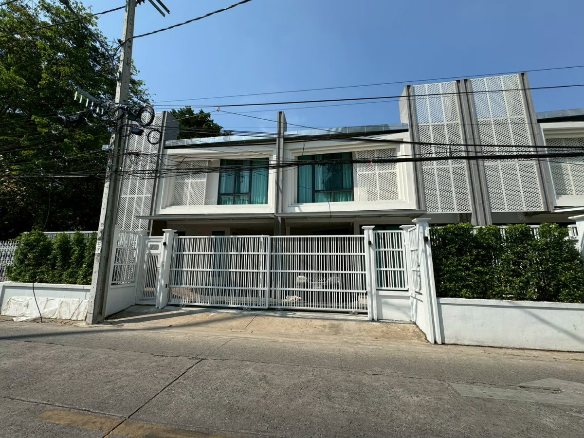 รูป บ้านรีโนเวทใหม่ 3 นอน 3 น้ำ ใกล้ รพ. สมิติเวช ทองหล่อ ** NO CO-AGENT ** - รูปที่ 72/74