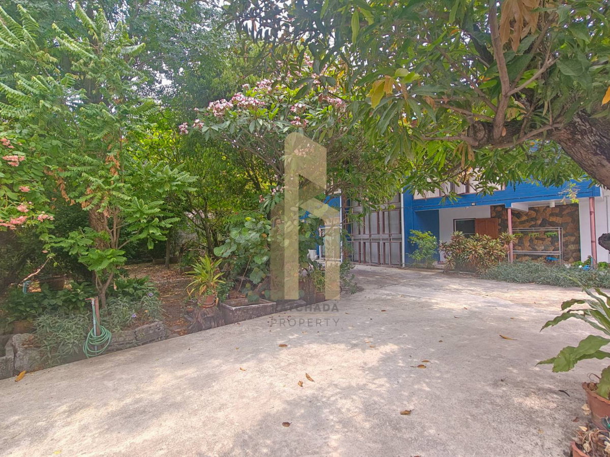 รูป 🔥 ขาย 🔥 บ้านพร้อมที่ดิน ซอย ลาดพร้าว 64 / 5 ห้องนอน P107 - รูปที่ 3/22