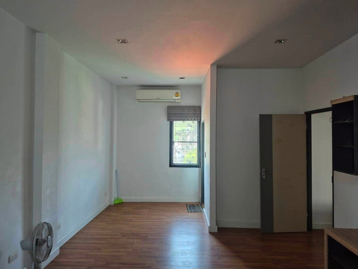 รูป 🏡 ให้เช่าทาวน์โฮม 3 ชั้น สไตล์โมเดิร์น โครงการ Cozy by BNTD ลาดพร้าว 41 3 ห้องนอน 3 ห้องน้ำพร้อมเข้าอยู่ บ้านสวย ดีไซน์ทันสมัย - รูปที่ 16/17