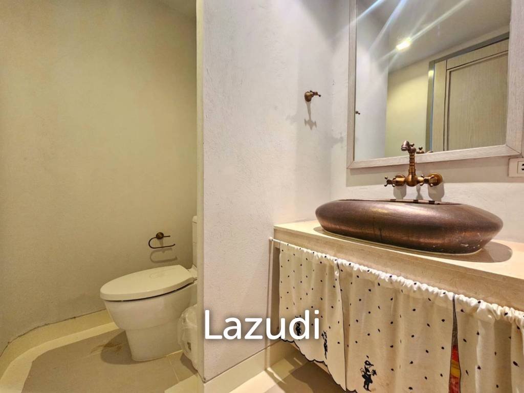 picture CHELONA : 2 Bed Beachfront Condo - 18/32
