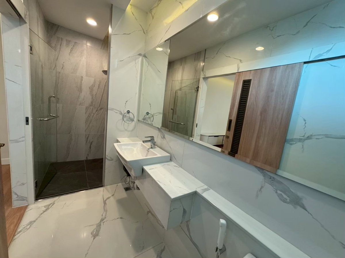 รูป บ้านรีโนเวทใหม่ 3 นอน 3 น้ำ ใกล้ รพ. สมิติเวช ทองหล่อ ** NO CO-AGENT ** - รูปที่ 27/74