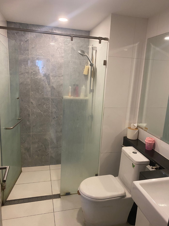 picture 2 Bed 1 Bath Top-floor corner unit - 2/10