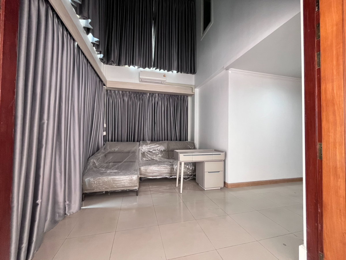 รูป WS7302 🏡 ให้เช่าบ้านเดี่ยว 3 ชั้น ทำเลรัชดา–ห้วยขวาง  เหมาะอยู่อาศัย / Home Office ใกล้รถไฟฟ้า ราคาเช่าเพียง 70,000 บาท / เดือน - รูปที่ 2/15