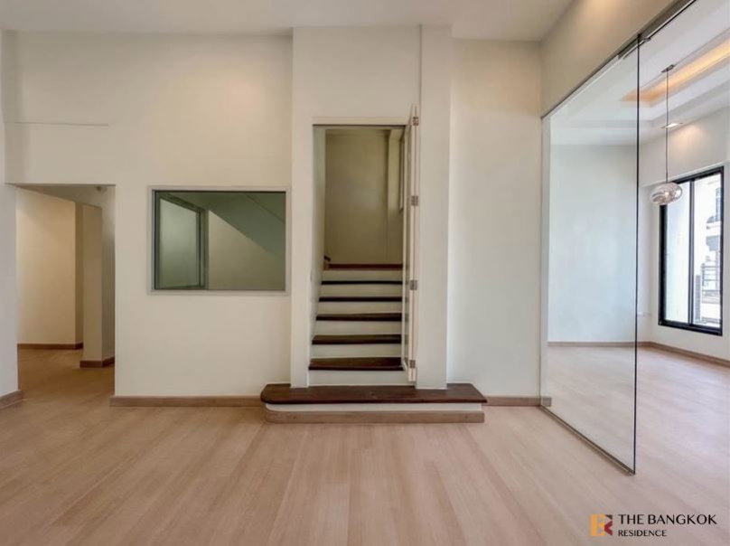 รูป 🏡ขายทาวน์โฮม Baan Klang Muang Rama 9 - Ladprao รีโนเวทใหม่ทั้งหลัง ใกล้เลียบด่วนและทางด่วน🌳 - รูปที่ 10/14