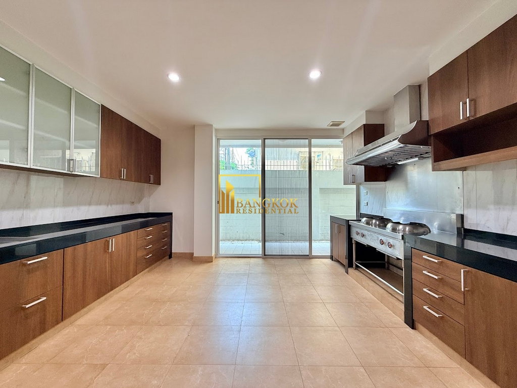 รูป Incredible 6 Bedroom House For Rent in Phra Khanong Area - BR28166SH - รูปที่ 15/71