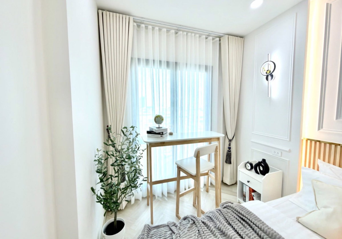 picture The Rich Sathorn -                Taksin  - 3/12