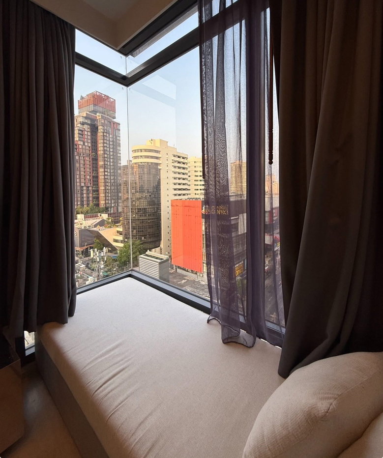 picture M Thonglor                      10 - 6/12