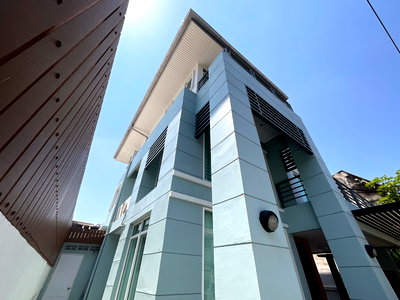 Houses for rent Bangkok : WS7302 🏡 3-story detached house for rent, suitable for residence or home office, near the BTS Skytrain. Rental price: 70,000 THB/month.