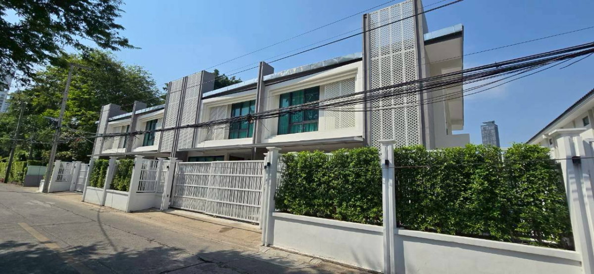 รูป บ้านรีโนเวทใหม่ 3 นอน 3 น้ำ ใกล้ รพ. สมิติเวช ทองหล่อ ** NO CO-AGENT ** - รูปที่ 2/74