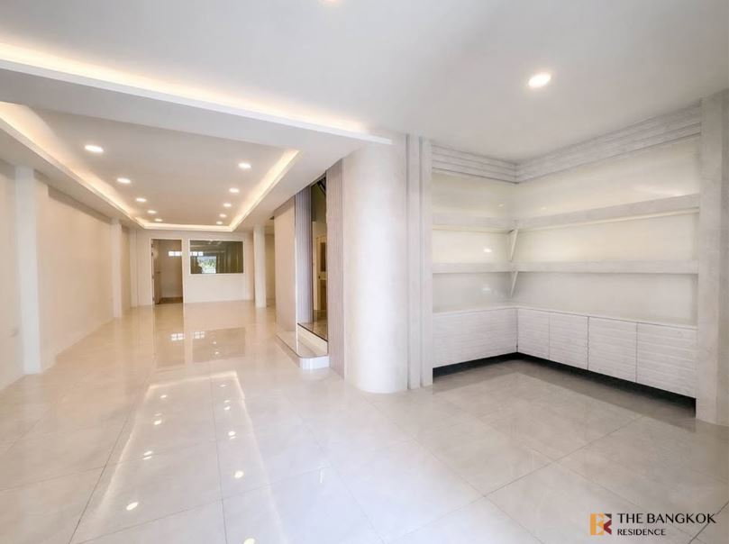 รูป 🏡ขายทาวน์โฮม Baan Klang Muang Rama 9 - Ladprao รีโนเวทใหม่ทั้งหลัง ใกล้เลียบด่วนและทางด่วน🌳 - รูปที่ 4/14