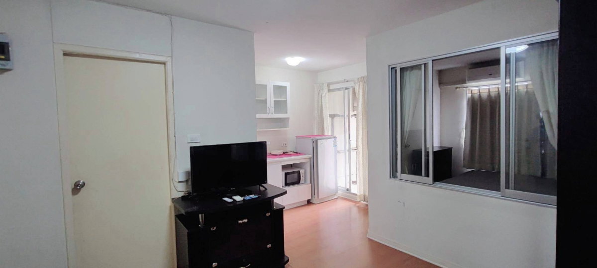 รูป S25 ให้เช่า Lumpini Condo Town Bodindecha - Ramkhamhaeng (ลุมพีนีคอนโดทาวน์บดินทรเดชา - รามคำแหง) วิว สนามบอล เฟอร์นิเจอร์ครบ พร้อมเข้าอยู่ ราคาดี  - รูปที่ 5/8