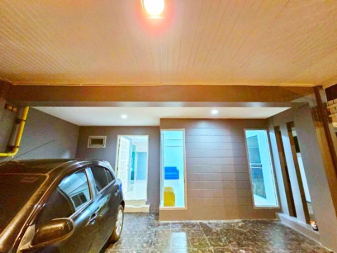 4-bed townhouse for rent, 450 sqm, 28 sq wah, Lat Phrao