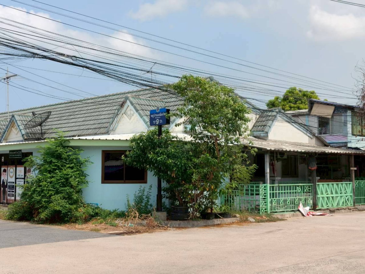 รูป ขายบ้าน หมู่บ้านมณีแก้ว หนองมน-บางแสน-ชลบุรี-เลี่ยงหนองมน ขายตามสภาพ (บ้านหลังมุม ทำเลบางแสน ราคาคุ้ม) - รูปที่ 2/13