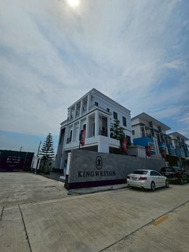 Single house for sale in a quality project located in the new city of Phraya Satcha, near Chonburi city center.