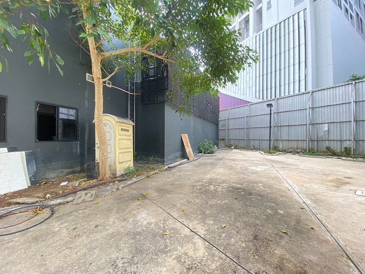 รูป ให้เช่าอาคาร 1.5 ชั้น พร้อมที่ดิน ใจกลางเมือง / ติดถนนพระราม 4 เขตบางรัก ใกล้ MRT สามย่าน 300 เมตร / เหมาะหลากหลายธุรกิจ ทำโชว์รูมได้ เช่าระยะยาวได้ - รูปที่ 8/15