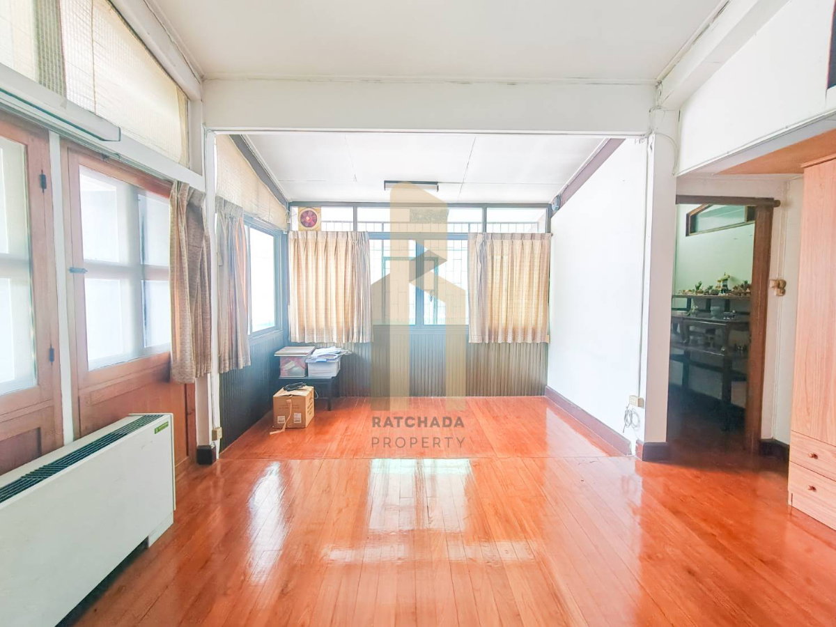 รูป 🔥 ขาย 🔥 บ้านพร้อมที่ดิน ซอย ลาดพร้าว 64 / 5 ห้องนอน P107 - รูปที่ 17/22