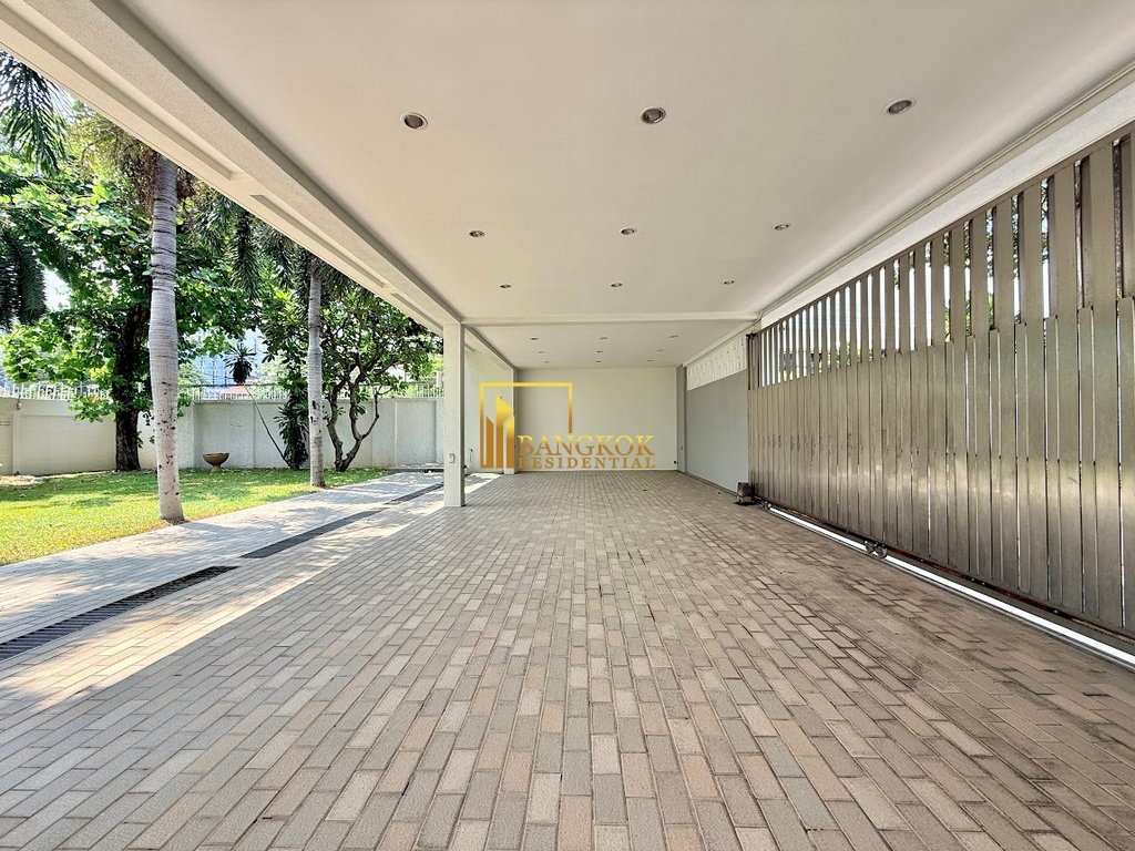 รูป Incredible 6 Bedroom House For Rent in Phra Khanong Area - BR28166SH - รูปที่ 3/71