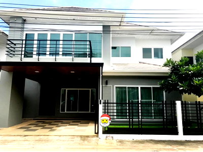 บ้านเดี่ยวให้เช่า : 🏡 ให้เช่าบ้านเดี่ยวหรู พร้อมเข้าอยู่ โครงการหมู่บ้าน รัชชา 5 4 ห้องนอน 3 ห้องน้ำบ้านสวยสไตล์โมเดิร์น ตกแต่งครบ พร้อมเฟอร์นิเจอร์ เข้าอยู่ได้ทันที
