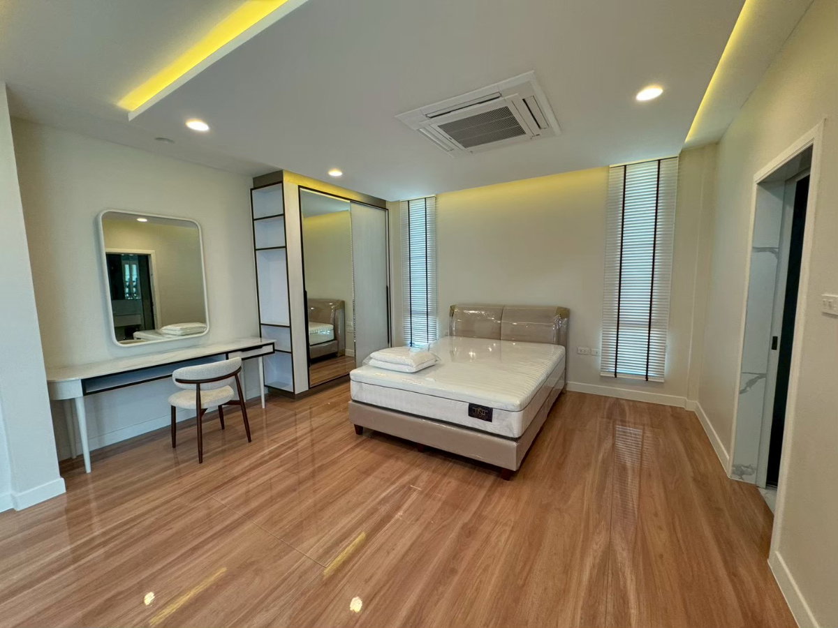 รูป บ้านรีโนเวทใหม่ 3 นอน 3 น้ำ ใกล้ รพ. สมิติเวช ทองหล่อ ** NO CO-AGENT ** - รูปที่ 46/74