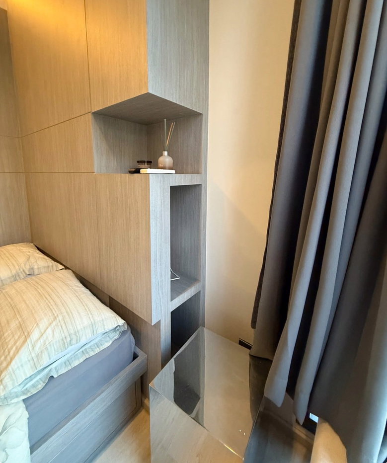 picture M Thonglor                      10 - 5/12