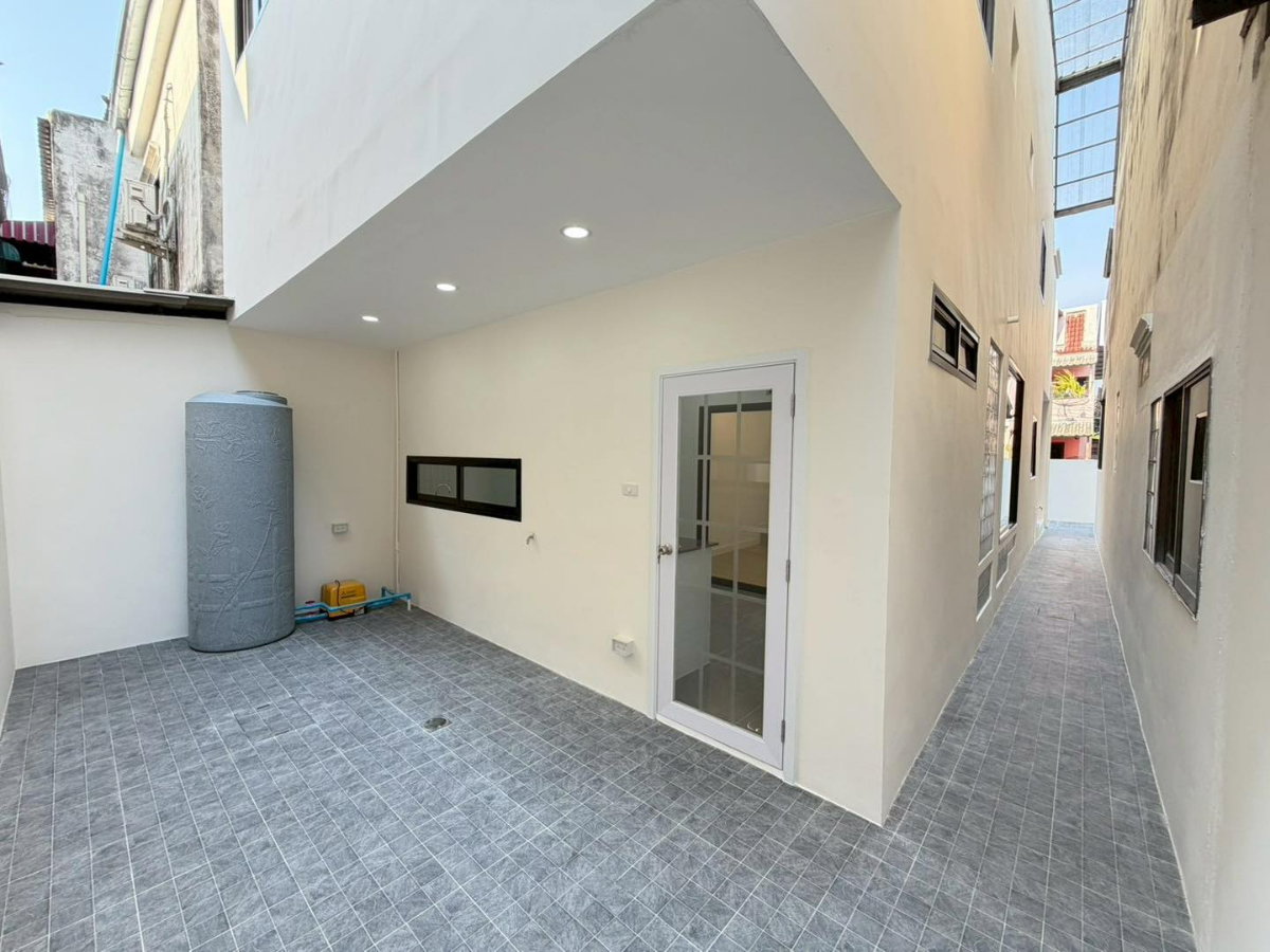 รูป ขายทาวน์เฮ้าส์ : หมู่บ้านเมืองเพชรวิลเลจ ซอยทุ่งมังกร 10 เนื้อที่ 30 ตารางวา 3 ห้องนอน 3 ห้องน้ำ ตกแต่งใหม่พร้อมอยู่ - รูปที่ 10/17