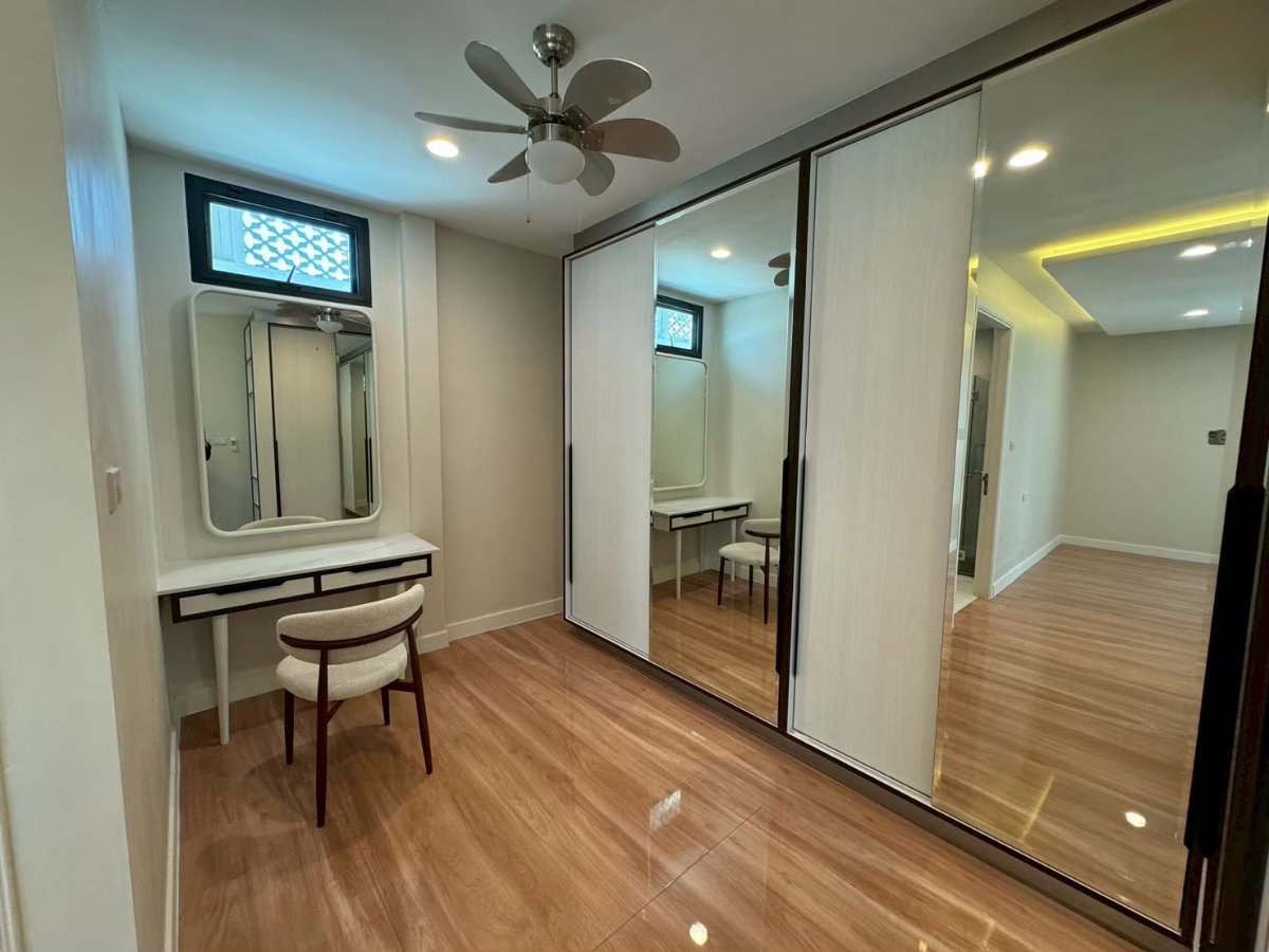 รูป บ้านรีโนเวทใหม่ 3 นอน 3 น้ำ ใกล้ รพ. สมิติเวช ทองหล่อ ** NO CO-AGENT ** - รูปที่ 56/74