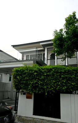 บ้านเดี่ยว สถาบันเทคโนโลยีปทุมวัน : ขาย บ้านเดี่ยว พร้อมเฟอร์นิเจอร์บิ้วอิน พร้อมเข้าอยู่ โซนสันทรายน้อย-เชียงใหม่ ใกล้กาดรวมโชค (H433) T.0946511456