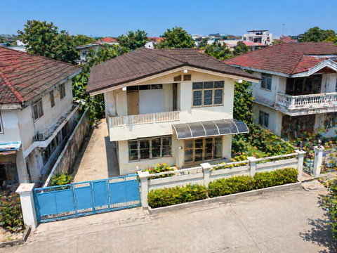 An old house in a prime location – an opportunity for those who see it! 54 sq.w. Chokchai 4, near the Yellow Line BTS.