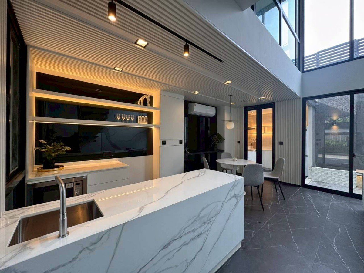 รูป LTH15223 – Modern Townhouse for Sale Ratchada 20 | Urban Living Best Value | Near MRT Sutthisan | 15.9 MB - รูปที่ 2/6