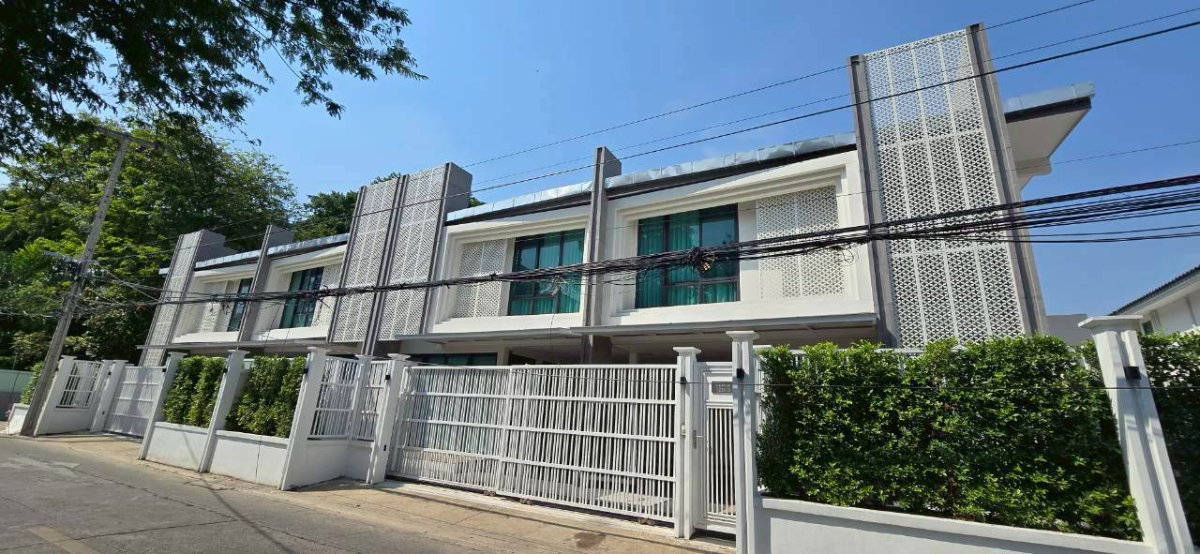 รูป บ้านรีโนเวทใหม่ 3 นอน 3 น้ำ ใกล้ รพ. สมิติเวช ทองหล่อ ** NO CO-AGENT ** - รูปที่ 3/74