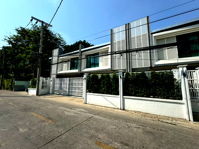 Houses for rent Bangkok : Newly Renovated House, 3 Bed & 3 Bath, near Samitivej Thonglor Hospital ** NO CO-AGENT **