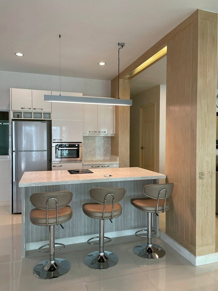 รูป 🏡 ให้เช่าบ้านเดี่ยวหรู พร้อมเข้าอยู่ โครงการหมู่บ้าน รัชชา 5 4 ห้องนอน 3 ห้องน้ำบ้านสวยสไตล์โมเดิร์น ตกแต่งครบ พร้อมเฟอร์นิเจอร์ เข้าอยู่ได้ทันที - รูปที่ 5/11