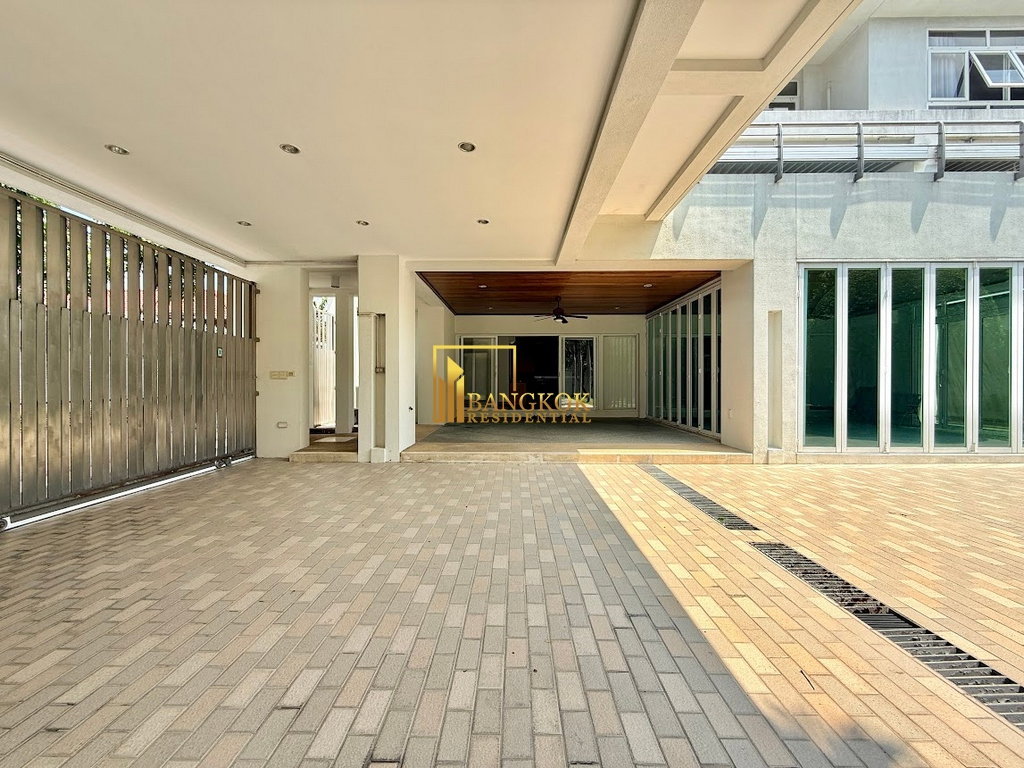 รูป Incredible 6 Bedroom House For Rent in Phra Khanong Area - BR28166SH - รูปที่ 4/71