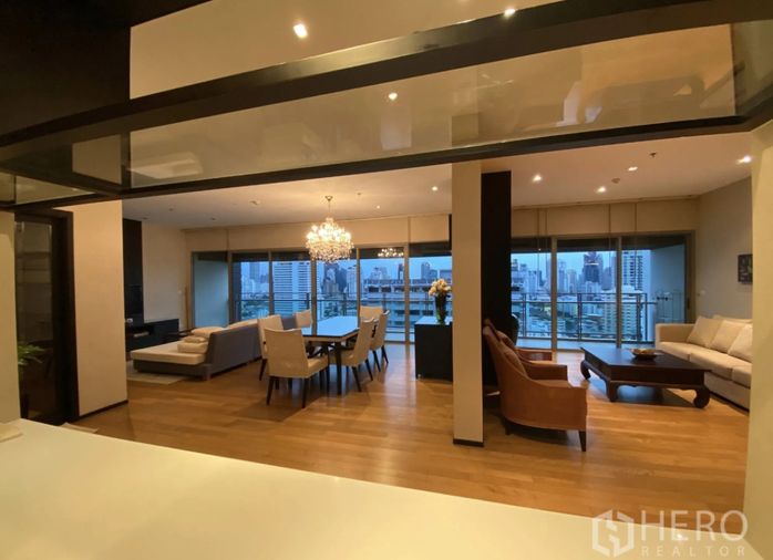 For rent 3 Bedroom Condominium in The Madison in  Watthana, Bangkok BTS Phrom Phong HRE00686