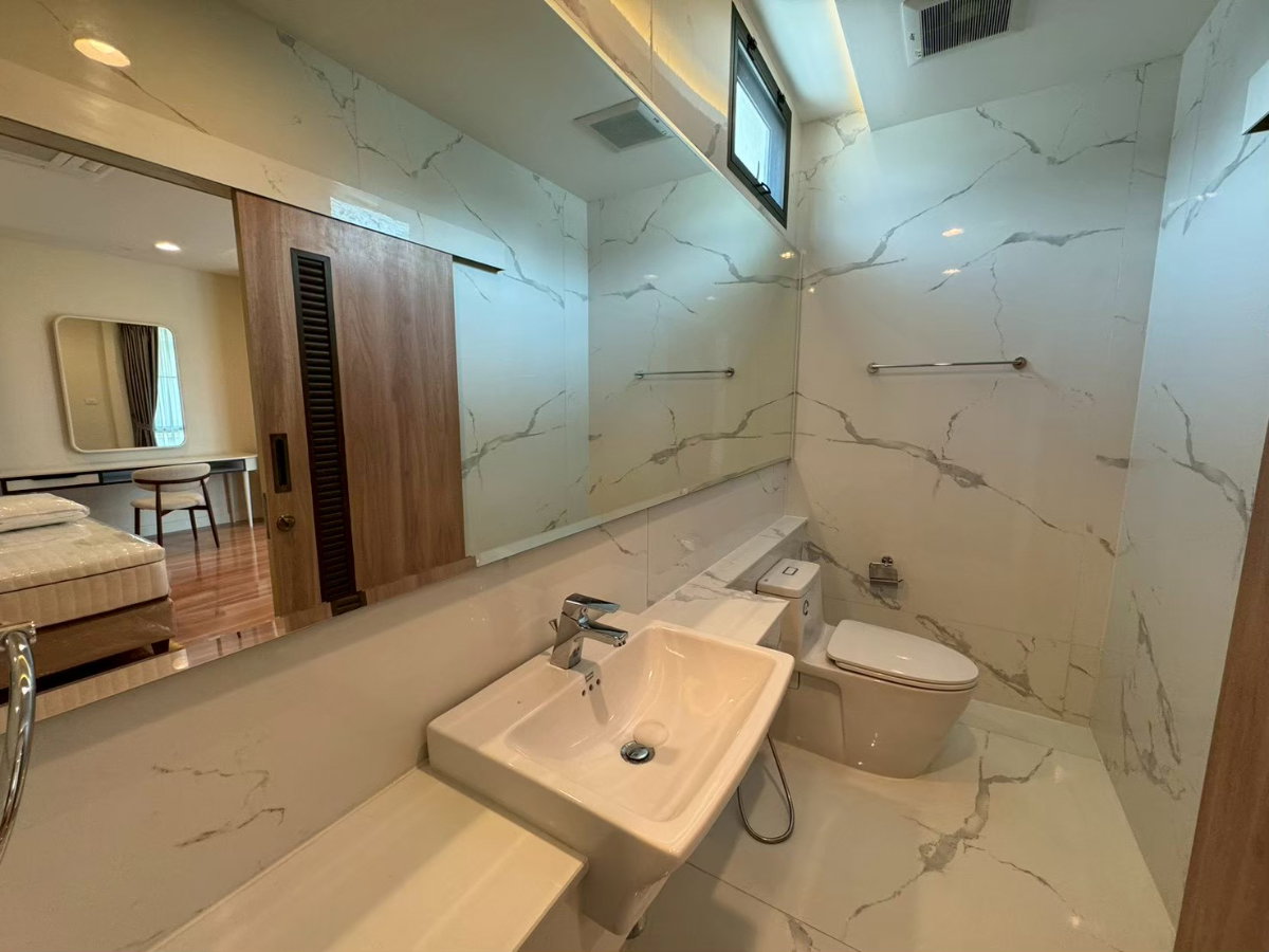รูป บ้านรีโนเวทใหม่ 3 นอน 3 น้ำ ใกล้ รพ. สมิติเวช ทองหล่อ ** NO CO-AGENT ** - รูปที่ 48/74