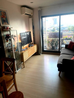Condos for sale : 2 Bed 1 Bath Top-floor corner unit
