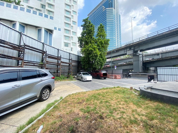 รูป ให้เช่าอาคาร 1.5 ชั้น พร้อมที่ดิน ใจกลางเมือง / ติดถนนพระราม 4 เขตบางรัก ใกล้ MRT สามย่าน 300 เมตร / เหมาะหลากหลายธุรกิจ ทำโชว์รูมได้ เช่าระยะยาวได้ - รูปที่ 6/15