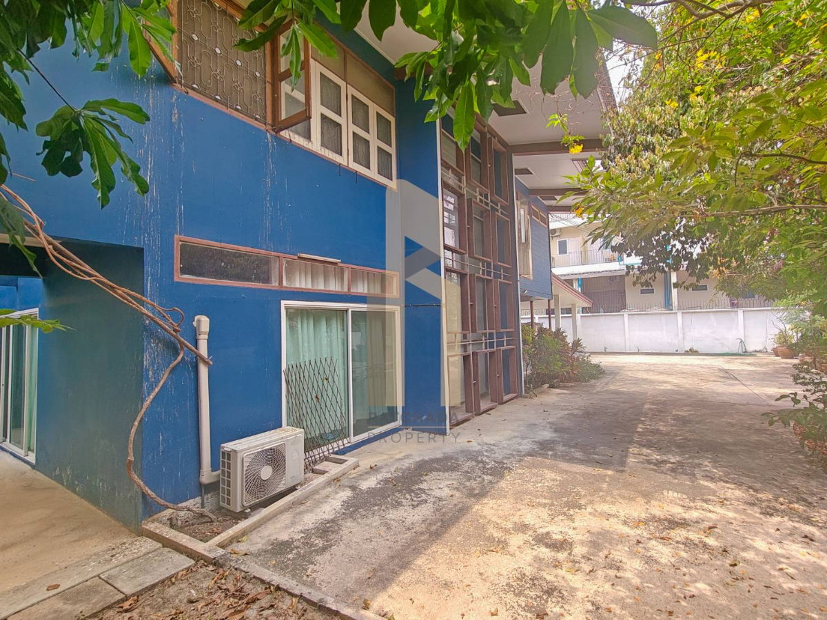 รูป 🔥 ขาย 🔥 บ้านพร้อมที่ดิน ซอย ลาดพร้าว 64 / 5 ห้องนอน P107 - รูปที่ 4/22