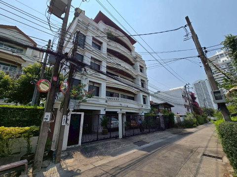 ขายอาคารพาณิชณ์ 6 ชั้น พร้อมลิฟท์ เอกมัย 10 ทำเลดี เหมาะลงทุน (N.2105)
