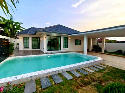 Houses for sale Chonburi : Luxury Pool Villa for Sale Khao Noi East Pattaya